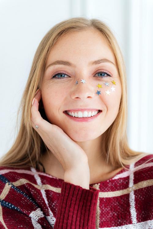 Portrait of a cheerful blond woman - 1231746