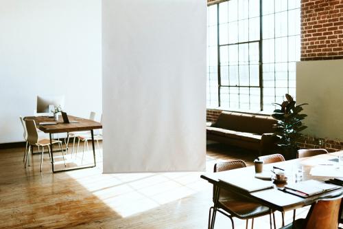 Meeting room during a break - 2019974