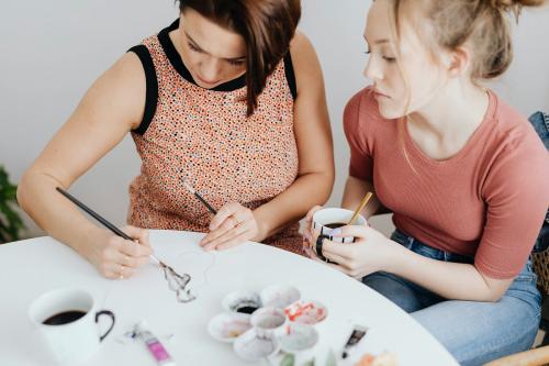 Mother and daughter making art together - 592769