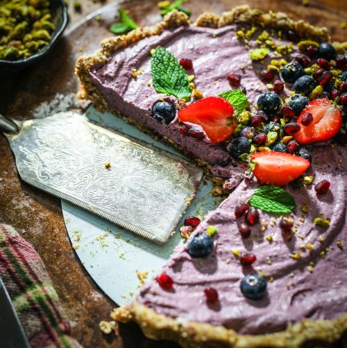 Sliced sweet potato tart topped with strawberries and blueberries - 844792