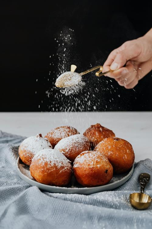 Homemade traditional Spanish buñuelo, fried dough balls - 937371