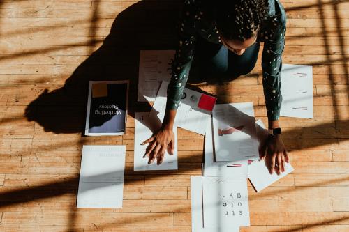 Businesswoman planning a marketing strategy on a wooden floor - 1226842