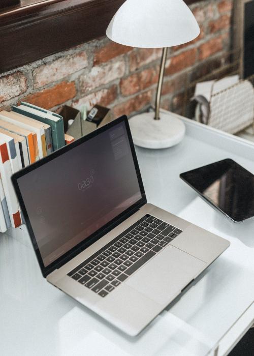 Laptop and a tablet in a home office - 2012981