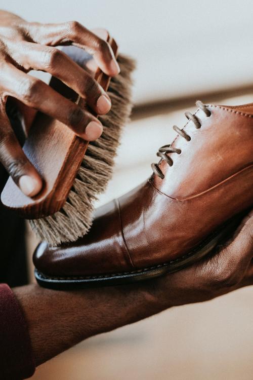 Man applying shoe polish to his brown leather shoes - 1219004