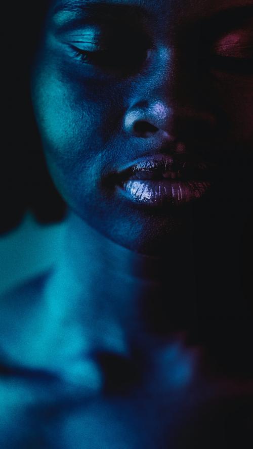 Black woman with glossy lips mobile phone wallpaper - 1219025