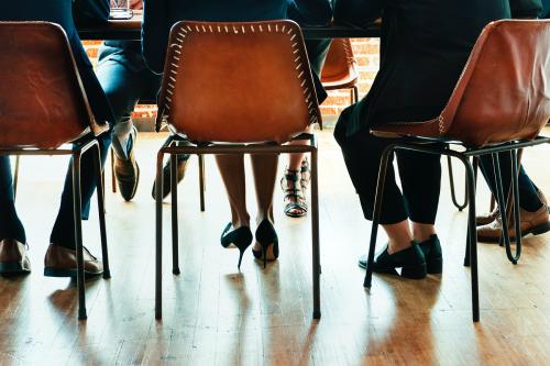 People sitting and talking with a group - 1218044