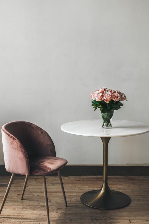 Beautiful pink roses in a vase on a table - 1221501