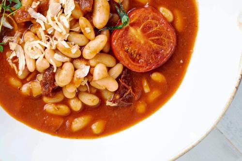 White beans cooked in homemade tomato sauce - 1225253