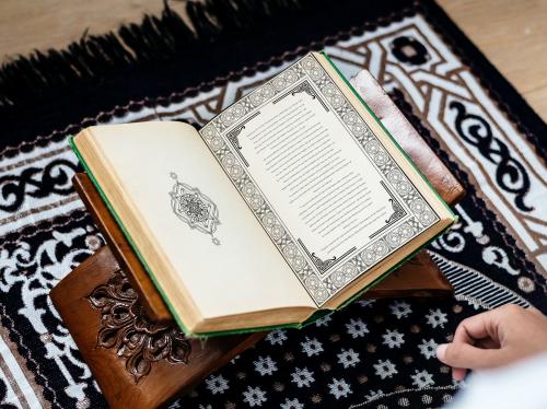 Muslim man studying The Quran - 425805