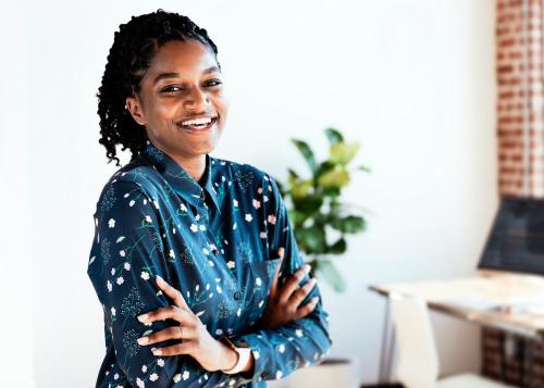 Portrait of a cheerful black lady - 1226853