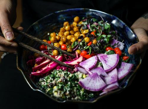 Woman having organic buddha bowl for lunch - 855538