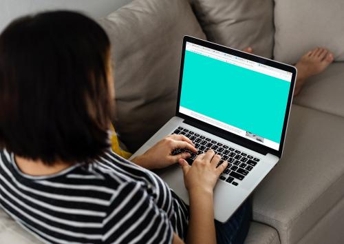 Woman working on a laptop - 404877