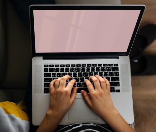 Woman working on a laptop - 404880