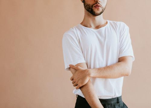 Bearded man in a white tee - 1235375