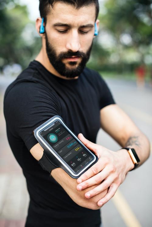 A man wearing a smartphone armband - 388156