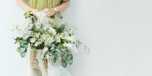 Woman holding a bouquet of white flowers - 1207863