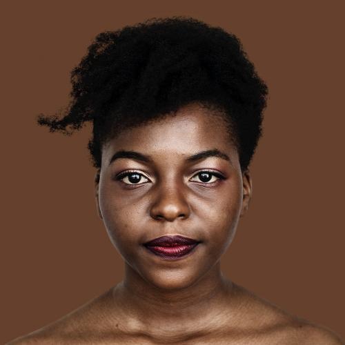 Portrait of an African woman - 325425