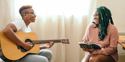 Happy lesbian couple making music together - 1205399