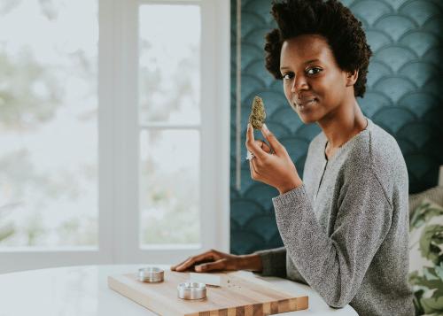 Woman holding weed in hand - 1211793