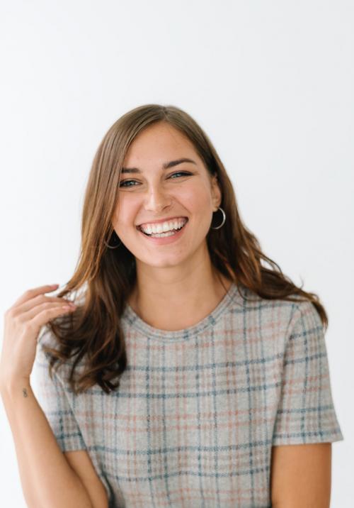 Smiling woman in a gray plaid dress - 1212492