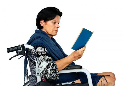 Woman sitting on wheelchair photoshooting in studio - 7665