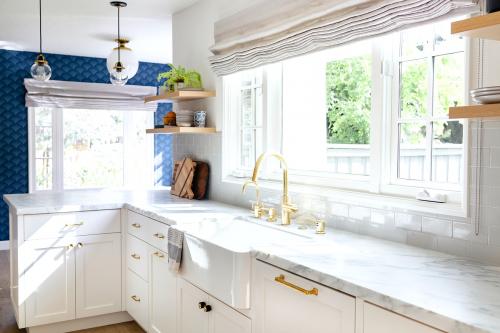 Golden kitchen faucet interior design - 1211314