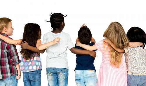 Group of children huddle together in rear view - 7333