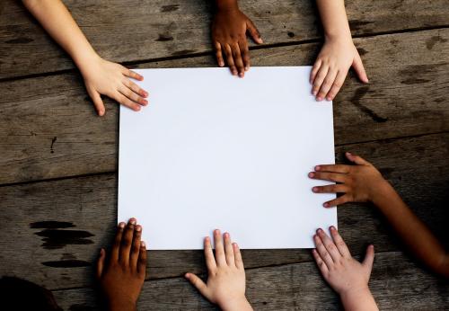 Diversity Group Of Kids Holding Placard - 6018