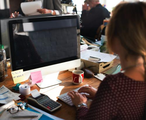 Woman working on a computer with an empty screen - 5349