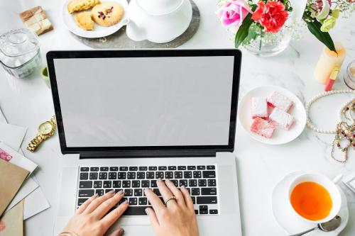 Woman using mockup computer laptop - 5761