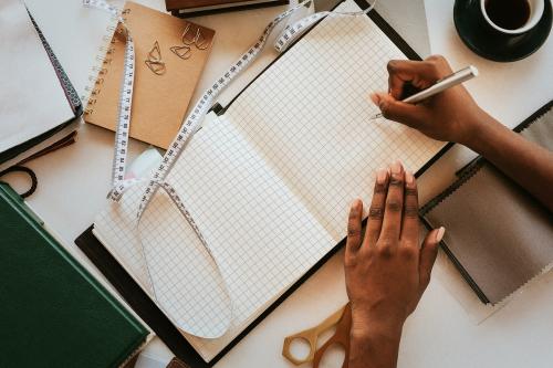 Woman writing on a notebook mockup - 1226527