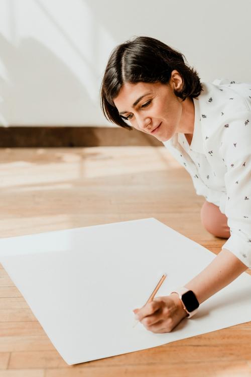 Happy woman writing on a white chart paper mockup - 1226570