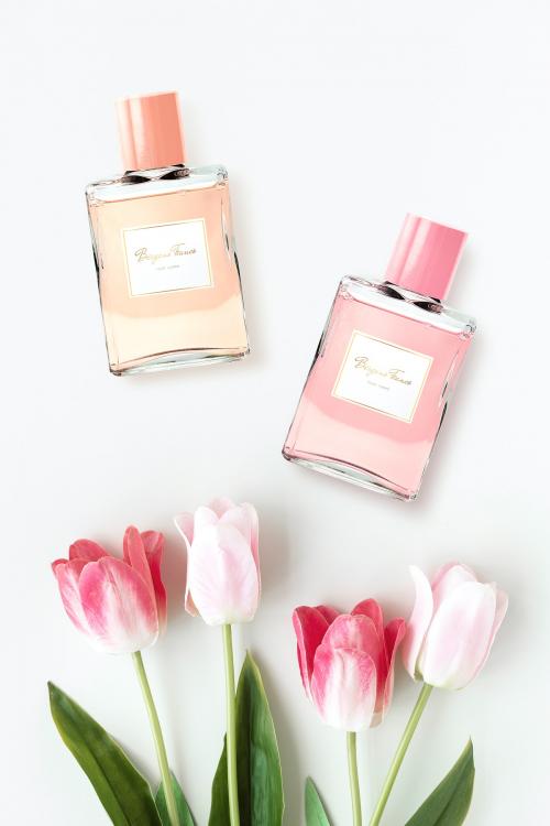 Feminine perfume bottle mockup design - 1209919