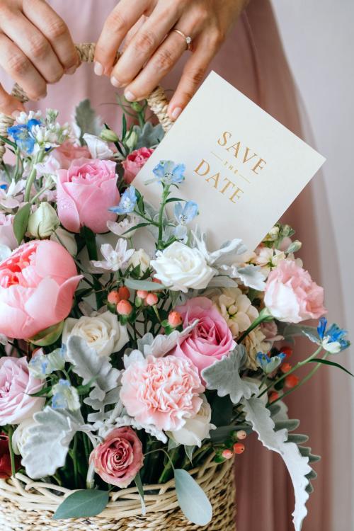 Woman holding a basket of flowers with a white card mockup - 1209964