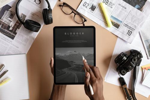 Black woman blogging on a digital tablet mockup - 1213781