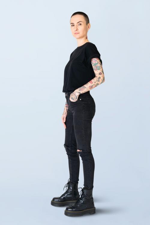 Model with tattoo in black T shirt mockup - 2052728