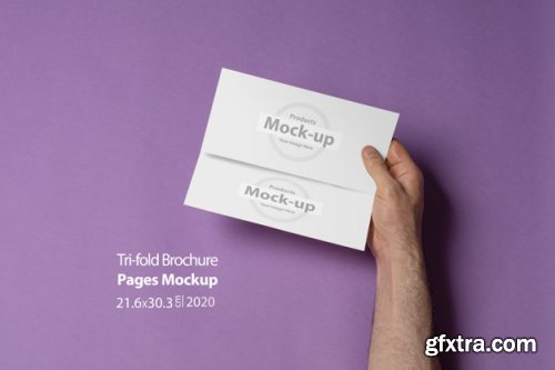 Hand holding blank, box notes mockup vol2