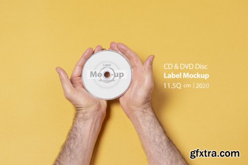 Hand holding blank, box notes mockup vol2