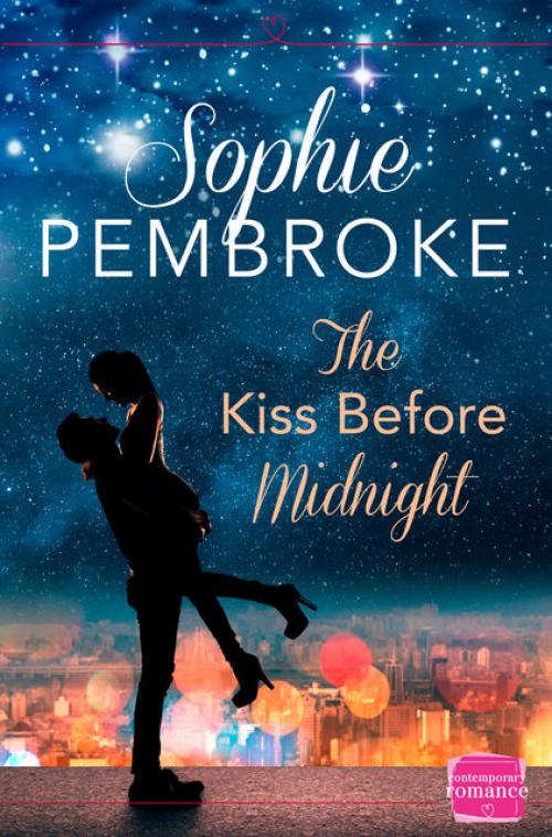 The Kiss Before Midnight: A Christmas Romance Novella - Sophie Pembroke