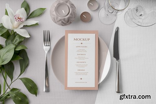 Flat lay of spring menu psd mock up on plate with cutlery and flowers