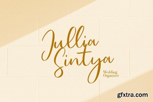 Jullysinty Beauty Script Font