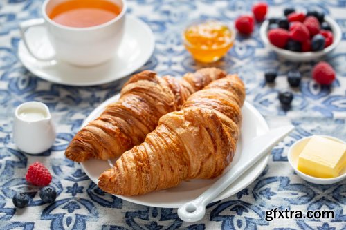 Karl Taylor Photography -  Simple food photography setup – Croissant