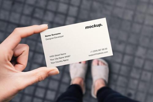 Premium PSD | Mockup of business card in hand Premium PSD