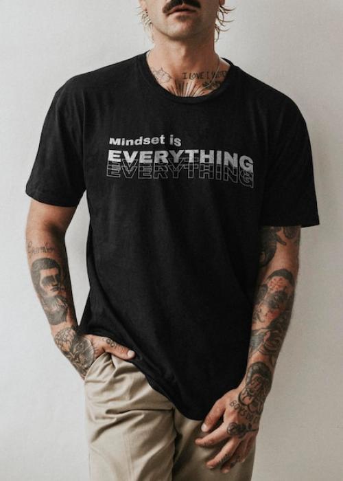 Premium PSD | Men's black tee mockup psd on tattooed model Premium PSD