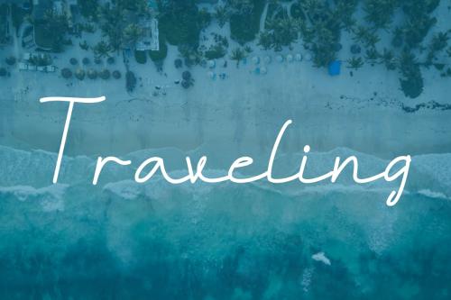 Beach Holiday - Handwritten Font