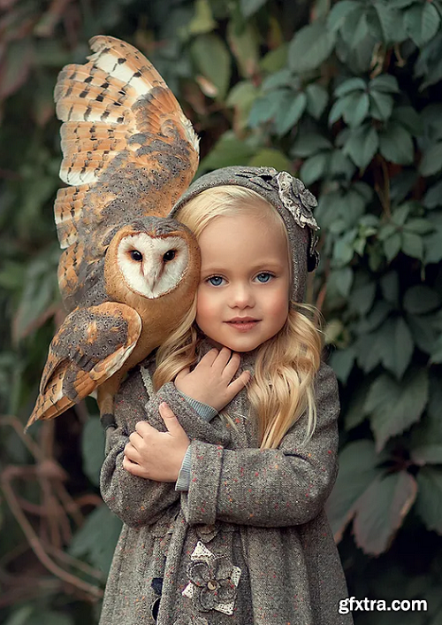 Elena Mikhailova - Girl with Owl (English)