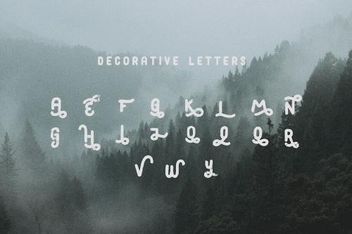 Deeezy - Nostalgia Queen Vintage Font