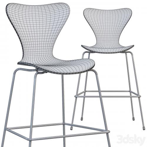 Fritz Hansen Series 7 counter stool