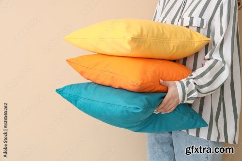 Women With Bright Pillows 6xJPEG