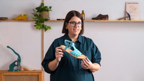 Domestika - Artisanal Leather Shoemaking for Beginners